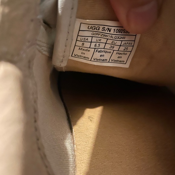 UGG Alix 8 - Picture 3 of 4